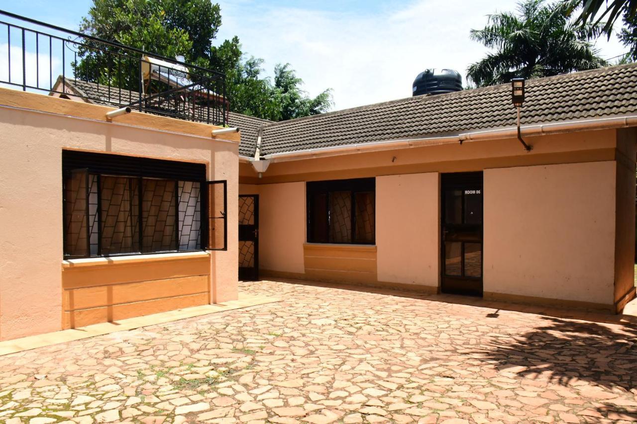 Golden Cherries Guest House Τζίντζα Εξωτερικό φωτογραφία