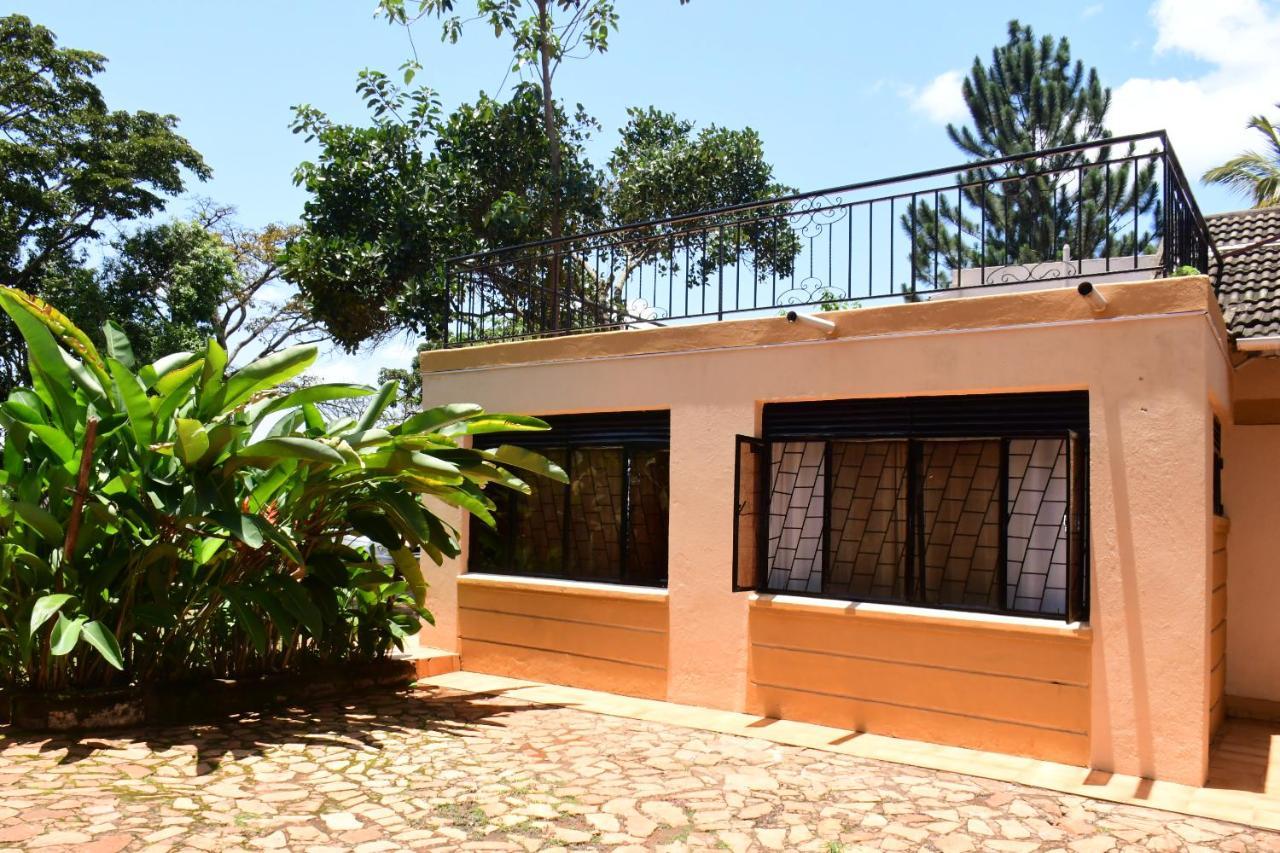 Golden Cherries Guest House Τζίντζα Εξωτερικό φωτογραφία